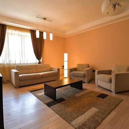 Db Apt - Comfort And Space In The Heart Of Old Town Daire Braşov Dış mekan fotoğraf