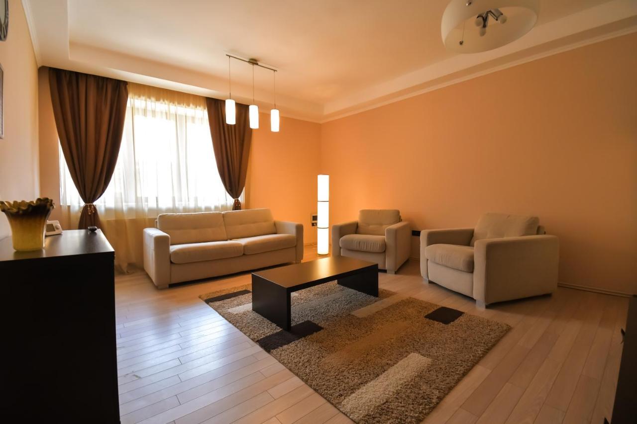 Db Apt - Comfort And Space In The Heart Of Old Town Daire Braşov Dış mekan fotoğraf