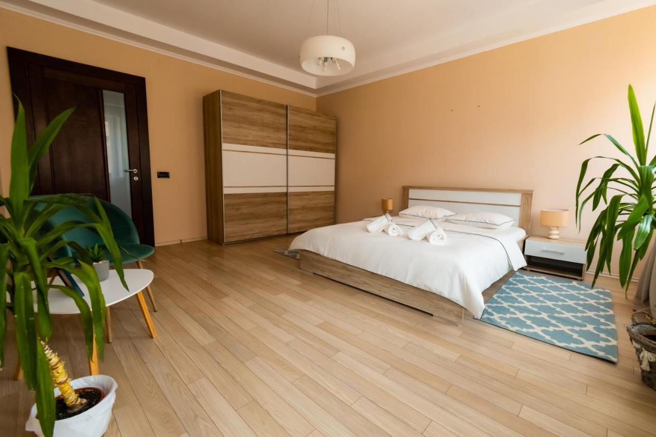 Db Apt - Comfort And Space In The Heart Of Old Town Daire Braşov Dış mekan fotoğraf