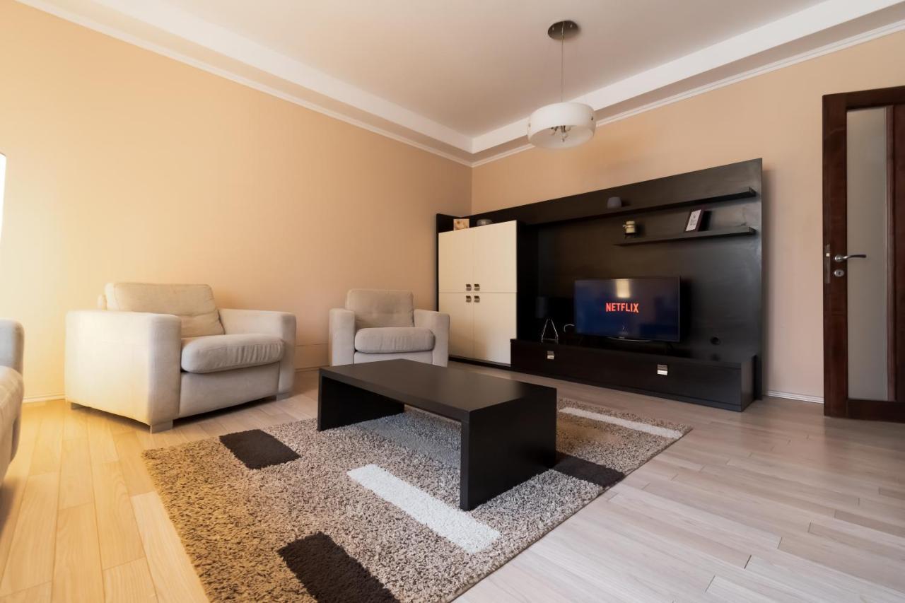 Db Apt - Comfort And Space In The Heart Of Old Town Daire Braşov Dış mekan fotoğraf